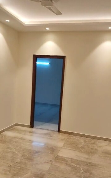 Room in 3 BHK Apartment at BPTP The Pedestal, Sector 70a – for Rent