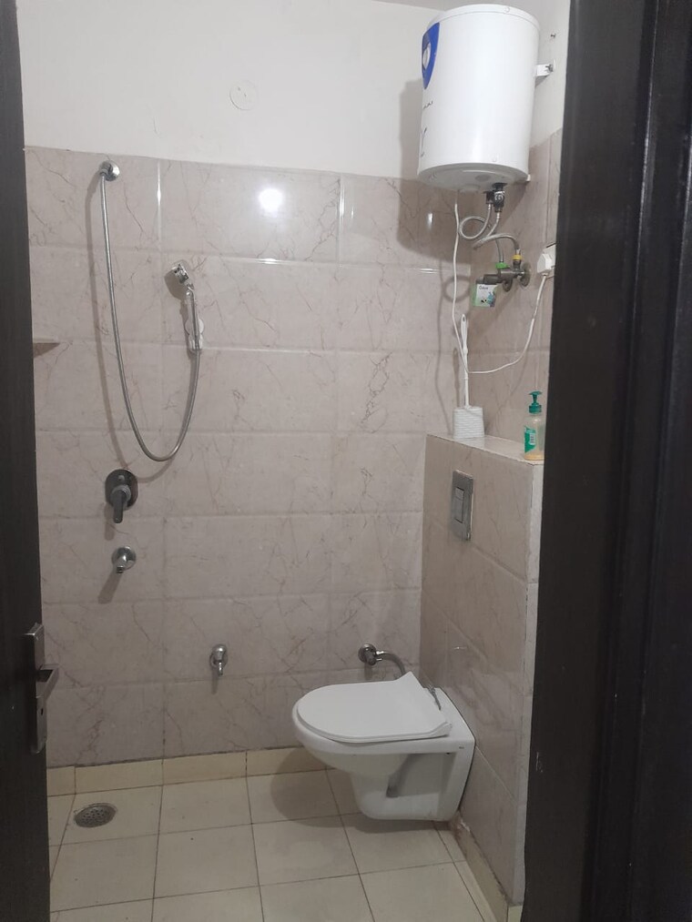 Bathroom, parakh-homes 3 Bedroom 950 Sq.Ft. Builder Floor In Gyan Khand I Ghaziabad 9694925