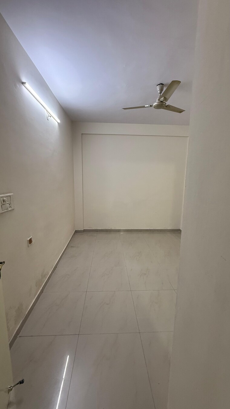 Room, clark town 3 Bedroom 1600 Sq.Ft. Apartment In Clark Town Nagpur 9695025