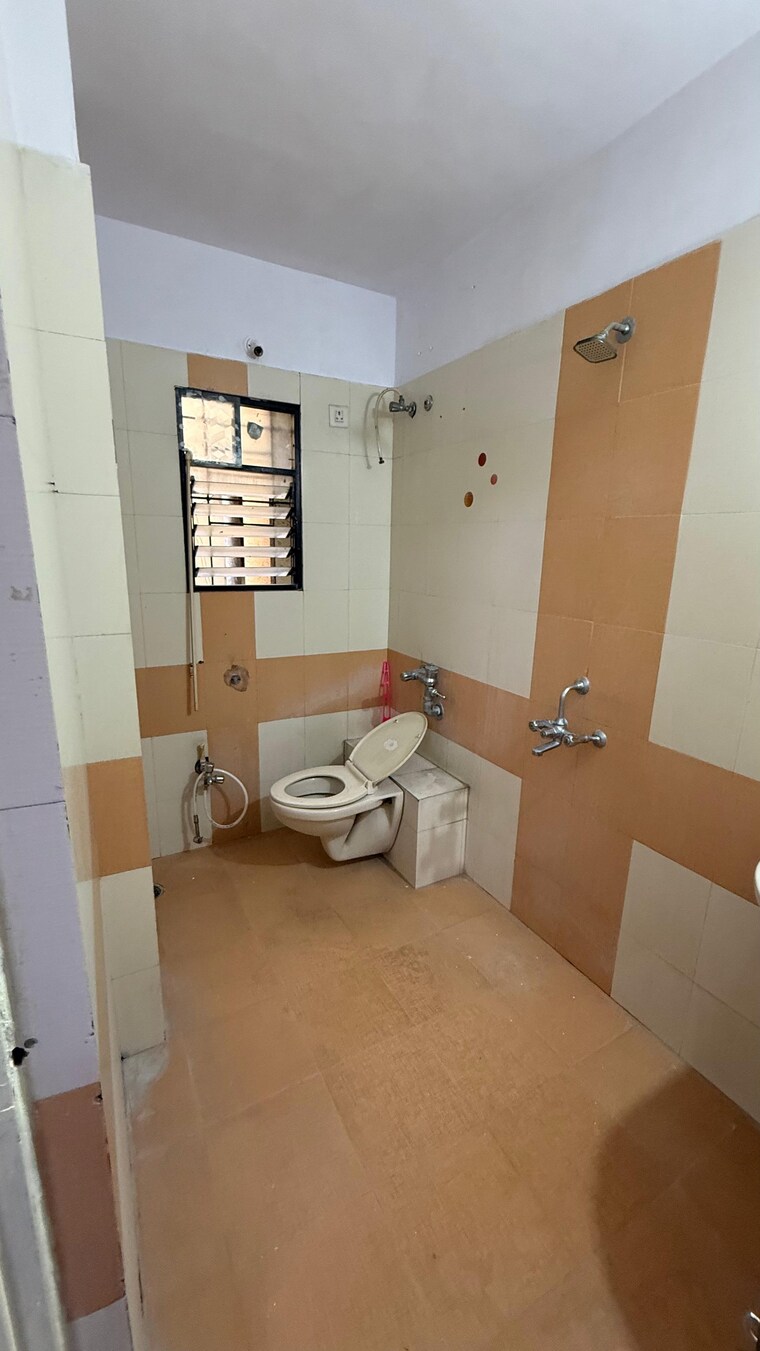 Attached Bathroom, clark town 3 Bedroom 1600 Sq.Ft. Apartment In Clark Town Nagpur 9695025