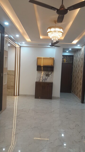 Building Lobby in 3 BHK Builder Floor at Parakh Homes, Gyan Khand I – for Sale