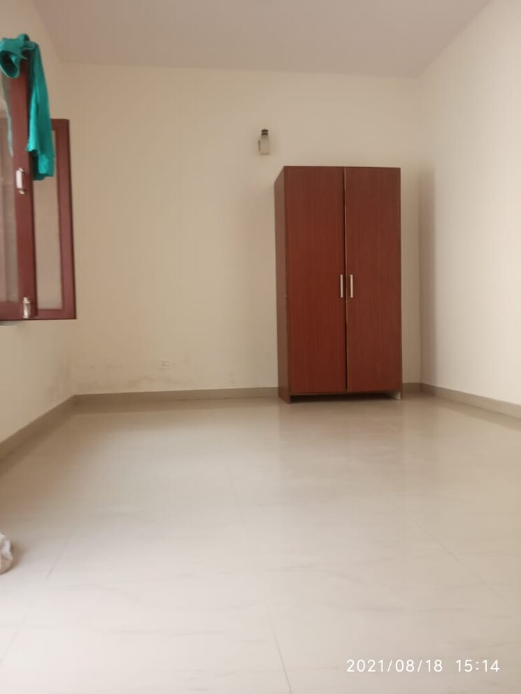 Room, sector 10a 2 Bedroom 1426 Sq.Ft. Independent House In Sector 10a Gurgaon 9695030