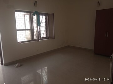 Room in 2 BHK Independent House at Sector 10a – for Rent