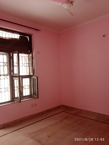 Room in 2 BHK Independent House at Sector 10a – for Rent