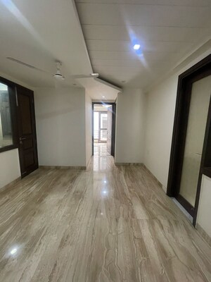 Room in 5 BHK Apartment at Ambience Caitriona, Sector 24 – for Rent