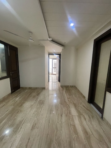 Room in 5 BHK Apartment at Ambience Caitriona, Sector 24 – for Rent