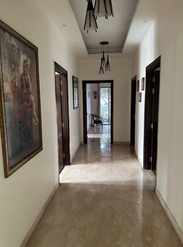 Building Lobby in 3 BHK Apartment at Parsvnath Exotica, Sector 53 – for Rent