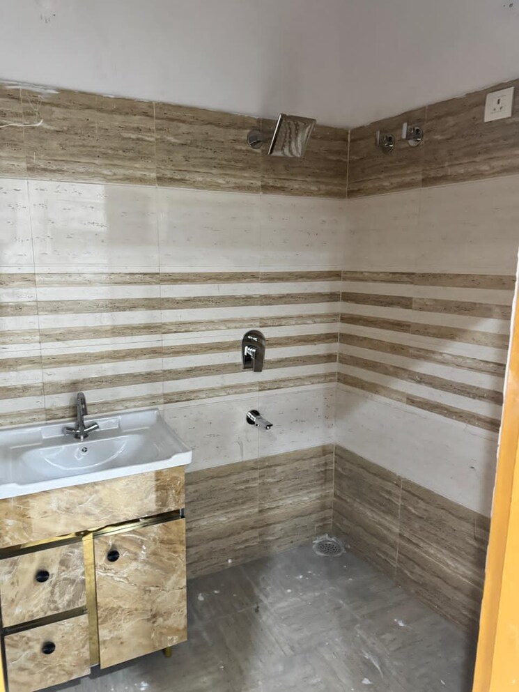 Bathroom, canal road Studio 400 Sq.Ft. Builder Floor In Canal Road Dehradun 9695209