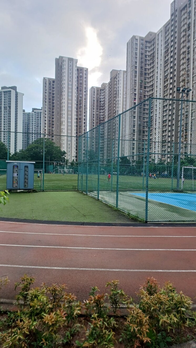 Swimming Pool, lodha-amara-tower-44 2 Bedroom 722 Sq.Ft. Apartment In Kolshet Road Thane 9695221