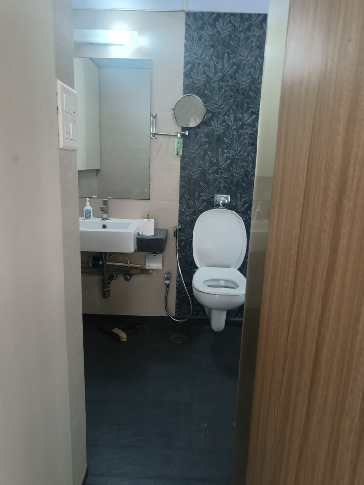Bathroom, dadar west 2 Bedroom 800 Sq.Ft. Apartment In Dadar West Mumbai 9695194