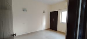 Room in 3 BHK Apartment at Spaze Privy, Sector 72 – for Rent