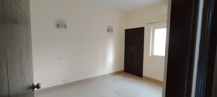 Room, spaze-privy 3 Bedroom 1930 Sq.Ft. Apartment In Sector 72 Gurgaon 9695231