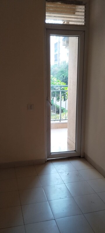 Room in 3 BHK Apartment at Spaze Privy, Sector 72 – for Rent