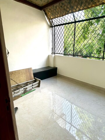 Room in 6 BHK Independent House at Sushant Lok I – for Rent