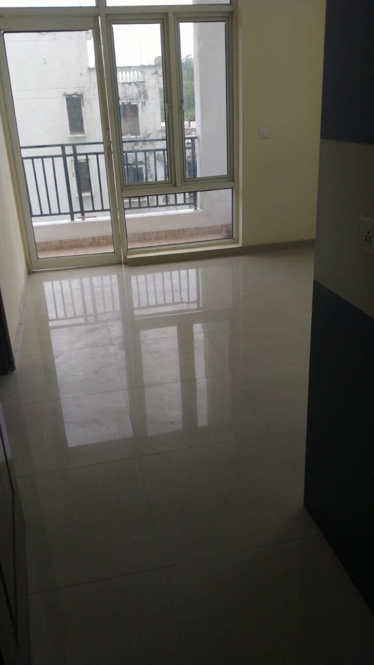 Room, gomti nagar 3.5 Bedroom 1095 Sq.Ft. Apartment In Gomti Nagar Lucknow 9695282
