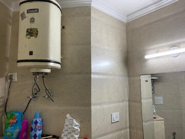 Bathroom in 3 BHK Builder Floor at Malibu Shopping Arcade, Sector 47 – for Rent