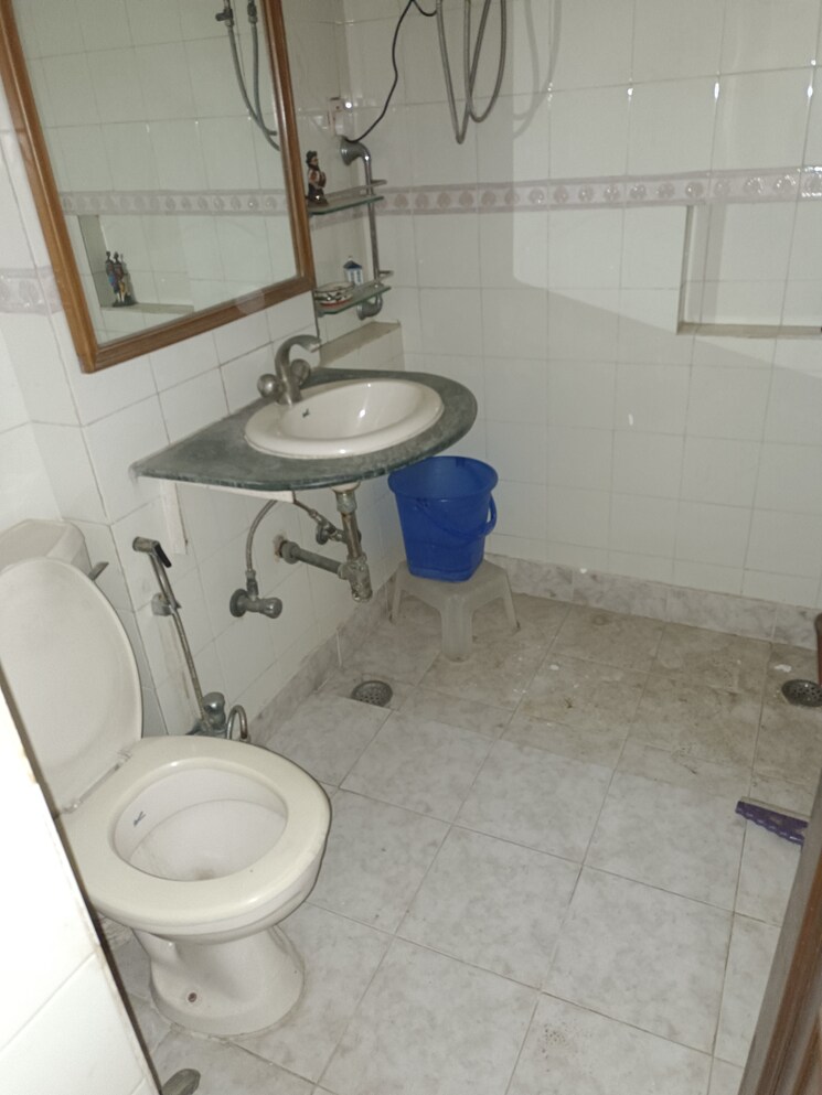 Bathroom, tata-primanti-villas 5 Bedroom 8500 Sq.Ft. Apartment In Sector 72 Gurgaon 9695261