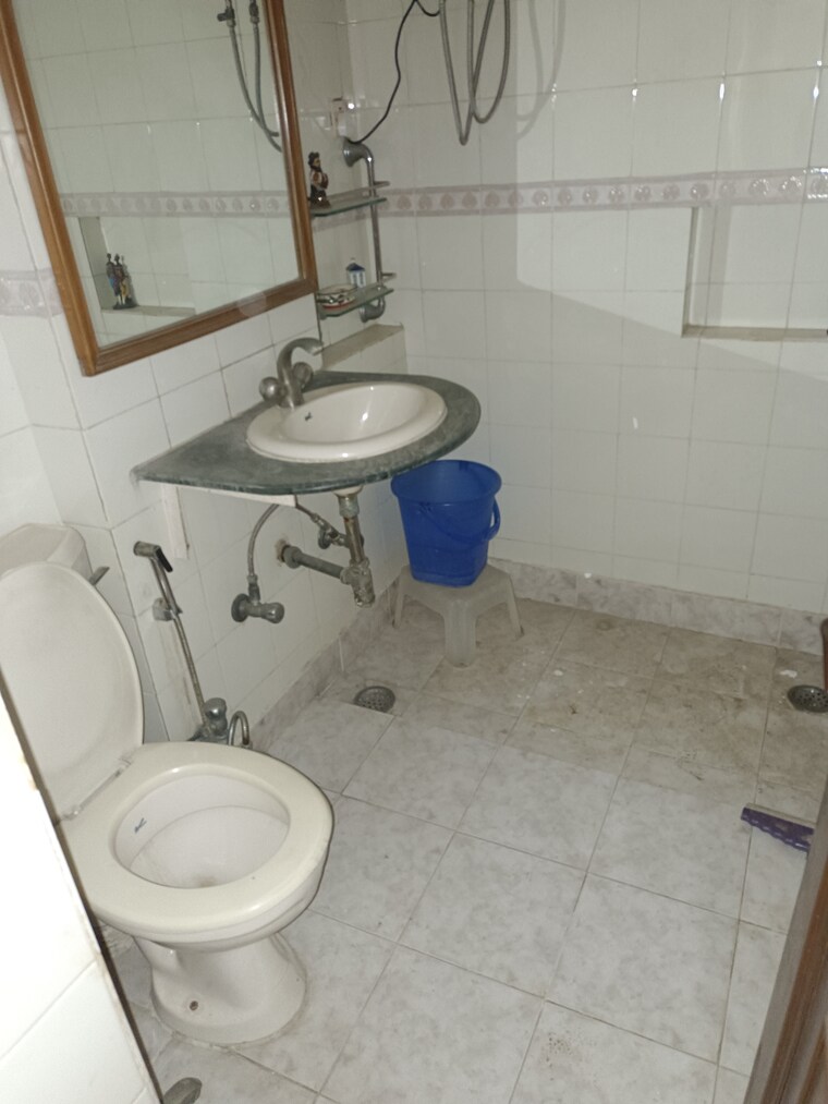 Bathroom, tata-primanti-villas 5 Bedroom 8500 Sq.Ft. Apartment In Sector 72 Gurgaon 9695261