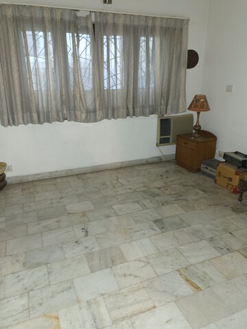 Balcony in 5 BHK Apartment at Tata Primanti Villas, Sector 72 – for Rent