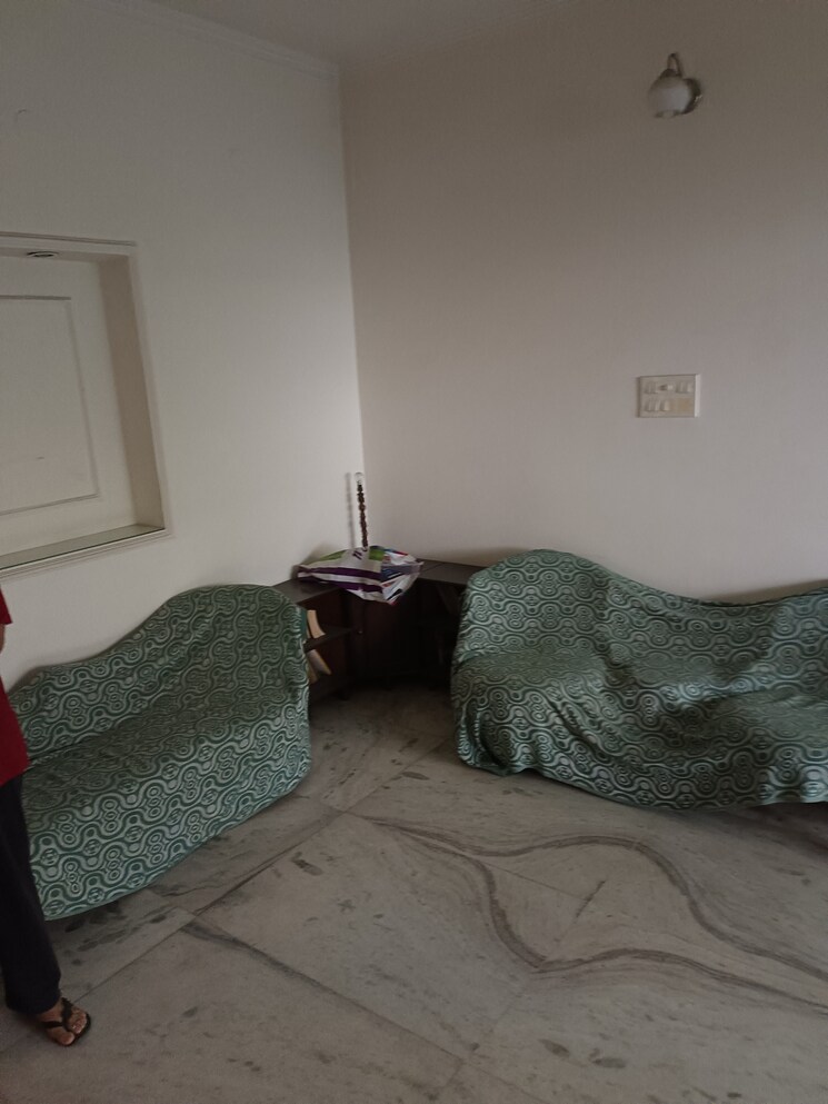 Bedroom, tata-primanti-villas 5 Bedroom 8500 Sq.Ft. Apartment In Sector 72 Gurgaon 9695261