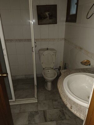 Bathroom in 5 BHK Apartment at Tata Primanti Villas, Sector 72 – for Rent