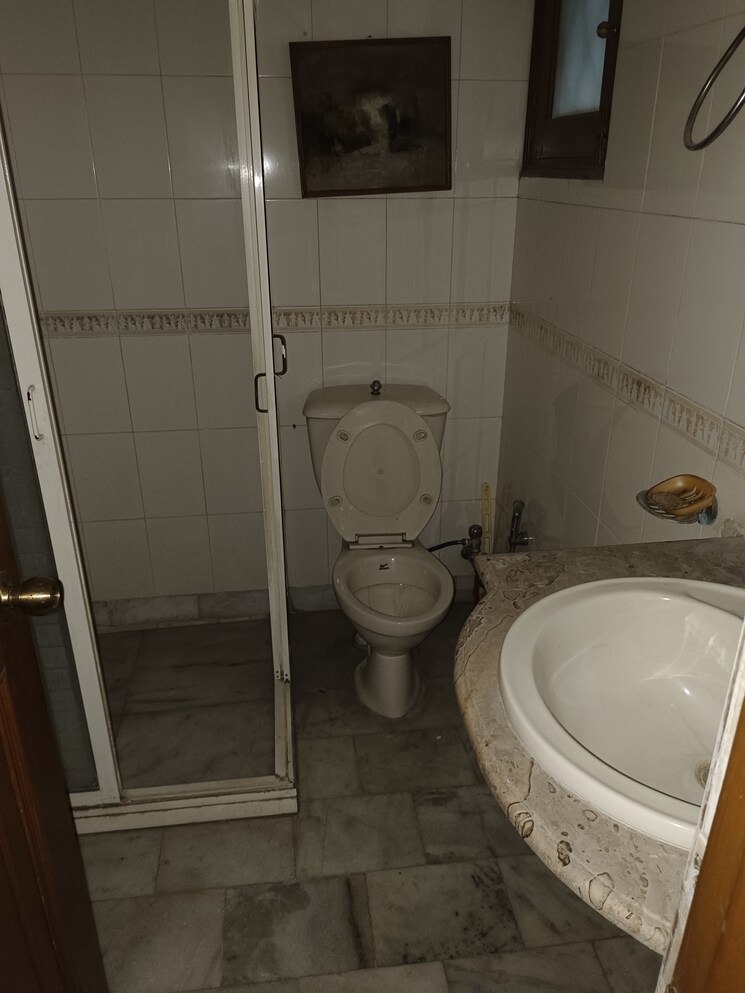 Bathroom, tata-primanti-villas 5 Bedroom 8500 Sq.Ft. Apartment In Sector 72 Gurgaon 9695261