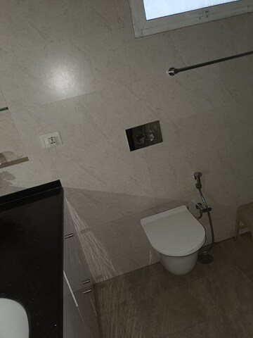 Bathroom in 5 BHK Apartment at Tata Primanti Villas, Sector 72 – for Rent