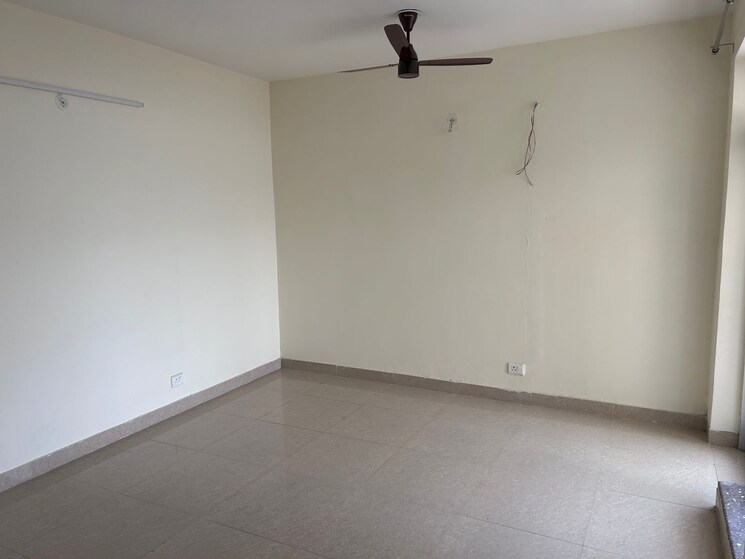 Room, sector 19b dwarka 3 Bedroom 1800 Sq.Ft. Apartment In Sector 19b Dwarka Delhi 9695267