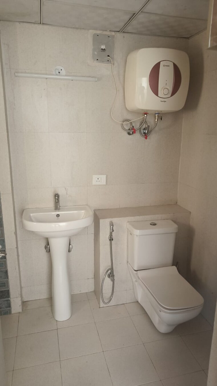Bathroom, sector 19b dwarka 3 Bedroom 1800 Sq.Ft. Apartment In Sector 19b Dwarka Delhi 9695267