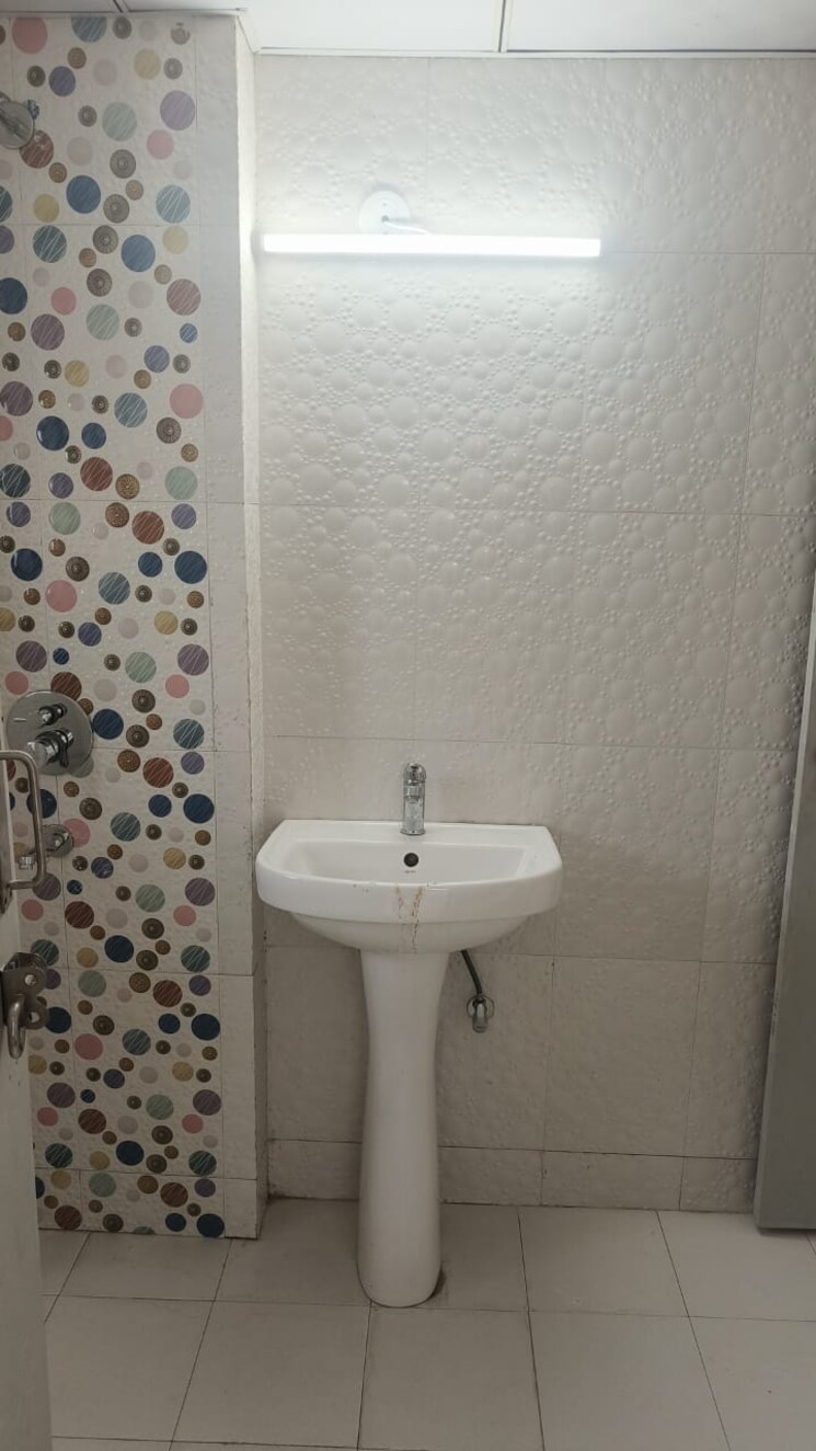 Bathroom, sector 19b dwarka 3 Bedroom 1800 Sq.Ft. Apartment In Sector 19b Dwarka Delhi 9695267