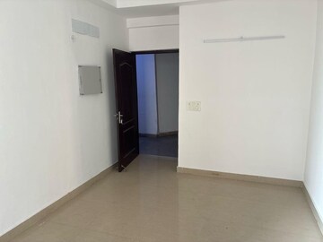 Room in 3 BHK Apartment at Amrapali Princely Estate, Sector 76 – for Sale