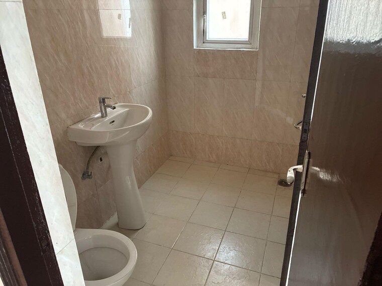 Bathroom, amrapali-princely-estate 3 Bedroom 1315 Sq.Ft. Apartment In Sector 76 Noida 9695341