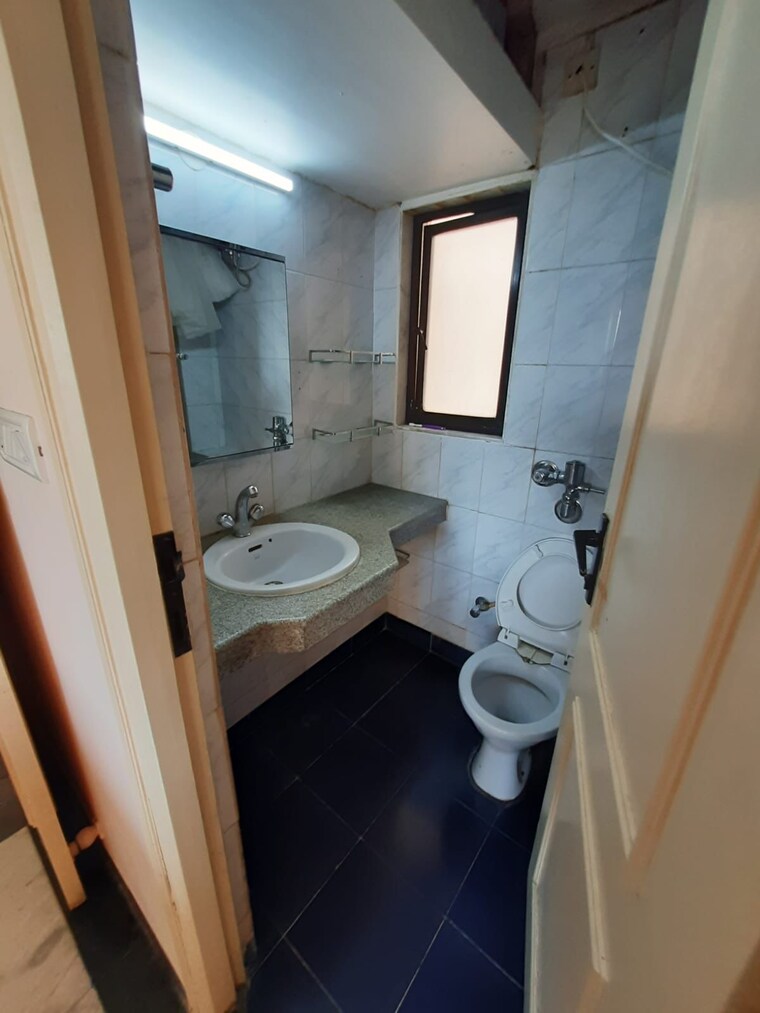 Bathroom, hiranandani-estate 2 Bedroom 915 Sq.Ft. Apartment In Ghodbunder Road Thane 9695421