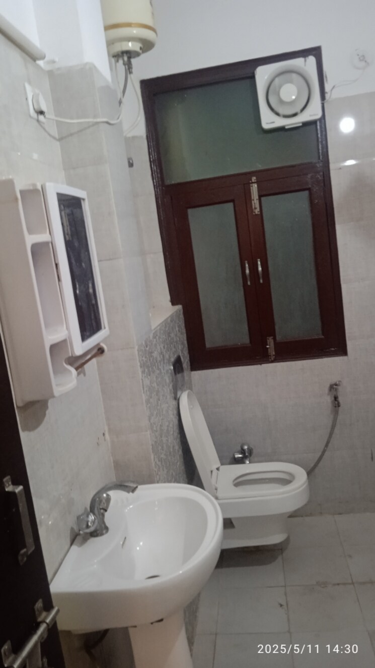 Bathroom, vipul-square 1 RK 400 Sq.Ft. Builder Floor In Sushant Lok I Gurgaon 9695545