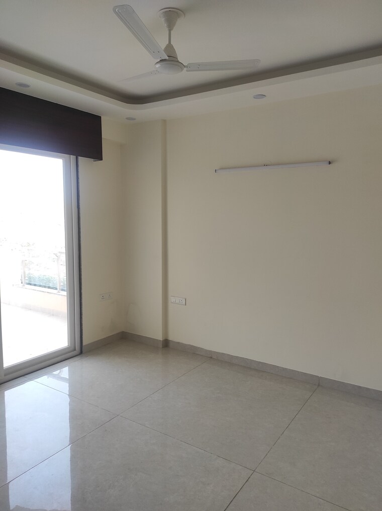 Room, sector 52 5 Bedroom 3200 Sq.Ft. Apartment In Sector 52 Gurgaon 9695601