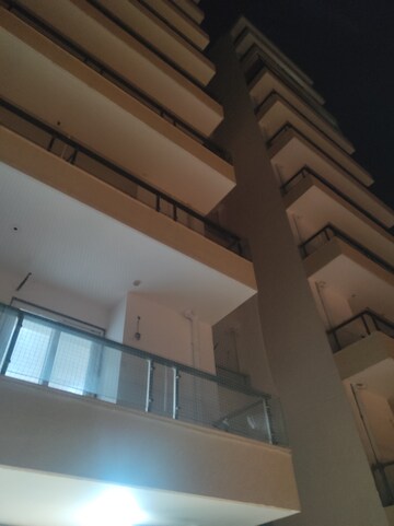 5 BHK Apartment For Rent in Sector 52