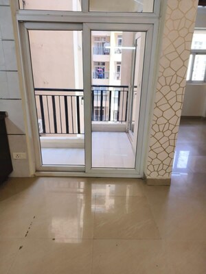 Room in 2 BHK Apartment at Amrapali Princely Estate, Sector 76 – for Sale