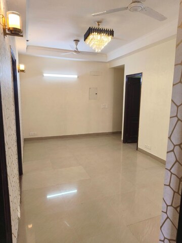 Room in 2 BHK Apartment at Amrapali Princely Estate, Sector 76 – for Sale