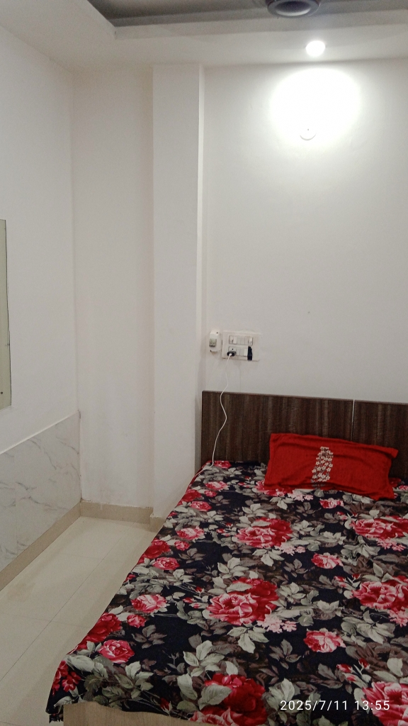 StudioBuilder Floor For Rent in DLF City Phase IV