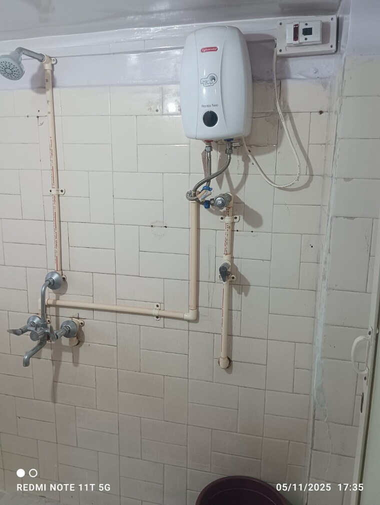 Bathroom, worli 2 Bedroom 550 Sq.Ft. Apartment In Worli Mumbai 9695682