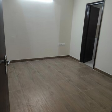 Room in 2 BHK Apartment at Amrapali Riverview, Amrapali Leisure Valley – for Rent