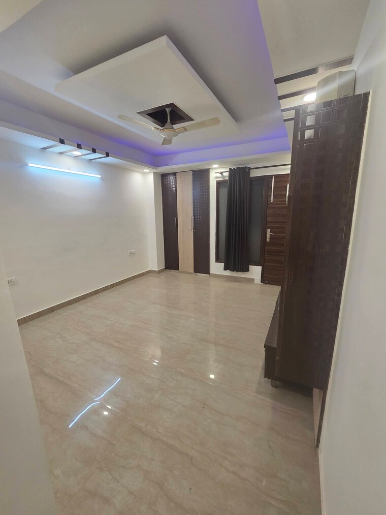 Room, sector 57 3 Bedroom 1900 Sq.Ft. Builder Floor In Sector 57 Gurgaon 9695741