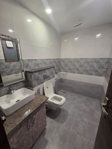 Master Bedroom in 3 BHK Builder Floor at Sector 57 – for Rent