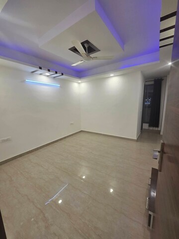 Room in 3 BHK Builder Floor at Sector 57 – for Rent