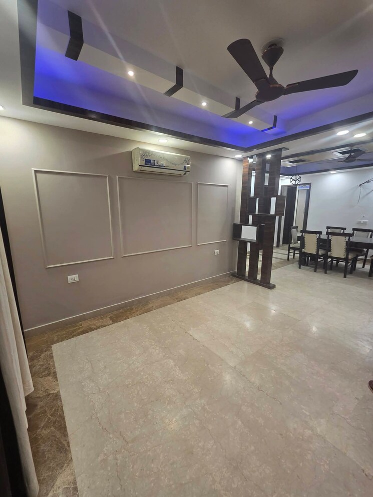  Parking, sector 57 3 Bedroom 1900 Sq.Ft. Builder Floor In Sector 57 Gurgaon 9695741