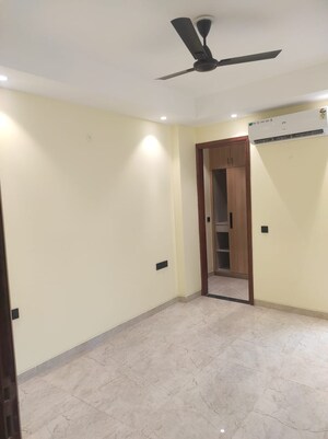 Room in 3 BHK Builder Floor at Mayfield Garden – for Rent