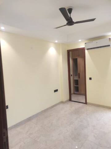 Room in 3 BHK Builder Floor at Mayfield Garden – for Rent