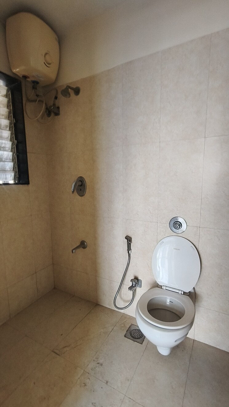 Attached Bathroom, mermit-tower 2 Bedroom 800 Sq.Ft. Apartment In Lower Parel Mumbai 9695867