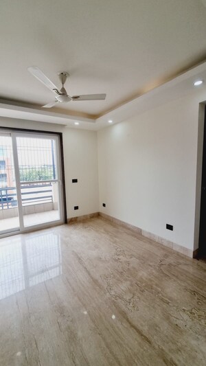 Room in 4 BHK Builder Floor at Sector 57 – for Rent