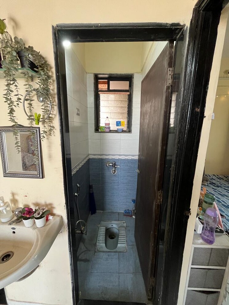 Bathroom, om-shivshankar-towers 3 Bedroom 1550 Sq.Ft. Apartment In Kharghar Sector 3 Navi Mumbai 9695843